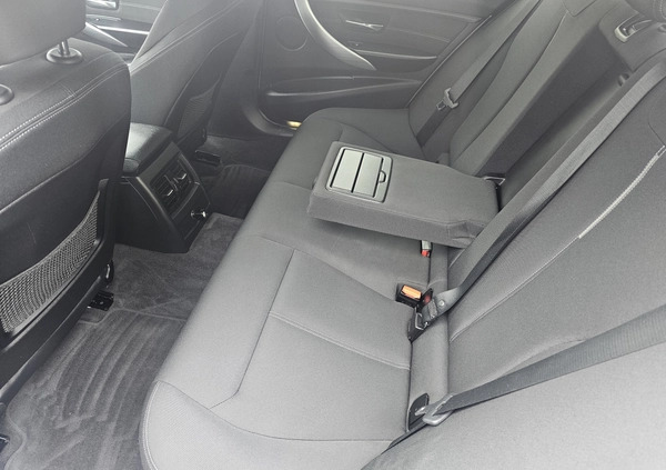 BMW Seria 3 cena 49900 przebieg: 250000, rok produkcji 2012 z Sieradz małe 106